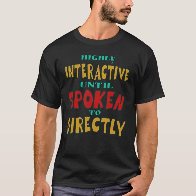 Camiseta Altamente Interativo Até Ser Falado Diretamente En (Frente)