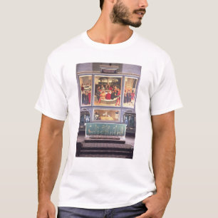 Camiseta Altar com um Triptych que descreve