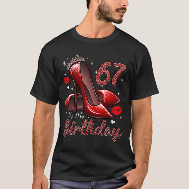Camiseta Altos saltos entrando no meu 67º aniversário, 67 e (Frente)