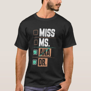 Camiseta Aluno de Doutorado SRTA MS AP Dr. Ph.D Médico Engr