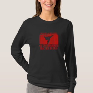 Camiseta Amando em vez de assistir à neta praticar K
