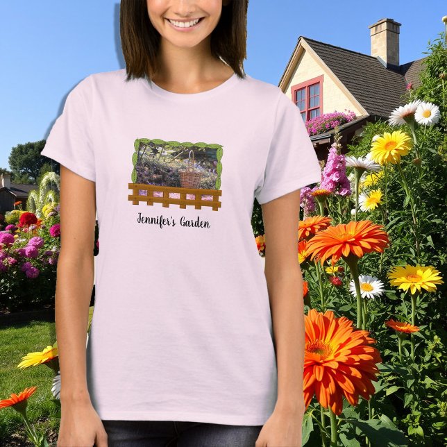 Camiseta amante pessoal de jardinagem bonito (Pretty gardening plant garden lover personal T-Shirt. You can add your own name or text.)