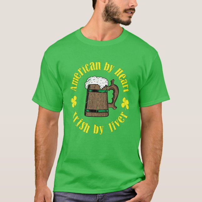 Camiseta Amantes De Dia de São Patrício Engraçados E Whisky (Frente)