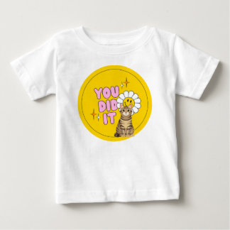 camiseta amarela fofa retrô e desenhos de gato
