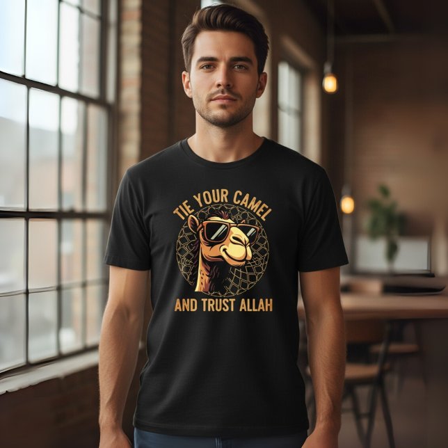 Camiseta Amarre seu camelo e confie em Alá (Criador carregado)