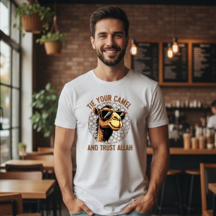 Camiseta Amarre seu camelo e confie em Alá