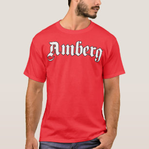 Camiseta Amberg escrito com fonte gótica