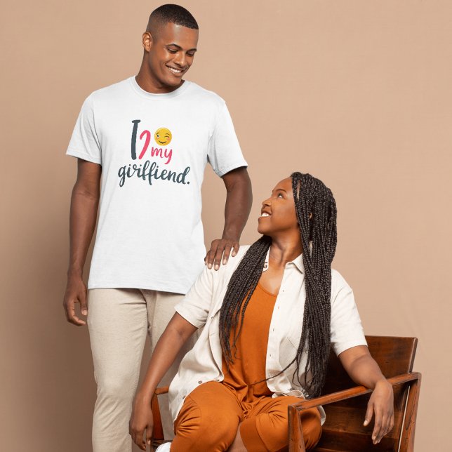 Camiseta Ame Minha Namorada - Uma Expressão Perfeita (Criador carregado)
