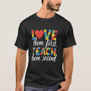Camiseta Ame-os Primeiro, Ensine-os Depois Professor Autism