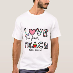 Camiseta Ame-Os Primeiro, Ensine-Os Segundo - Inspirador