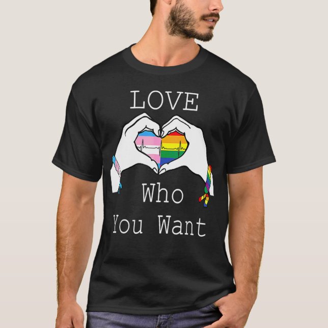 Camiseta Ame Quem Você Quer O Rainbow Heart Lgbt Gay Lesbia (Frente)