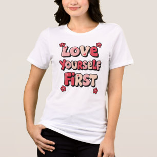 Camiseta "Amem a Si Mesmo Primeiro" Tipografia Retro dos An