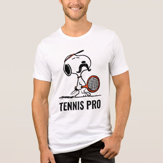 Camiseta Amendoins | Bigode Snoopy Jogando Tênis (Frente)