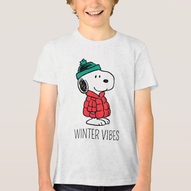 Camiseta Amendoins | Casaco de inverno e chapéu de Snoopy (Frente)