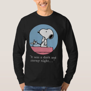 Camiseta Amendoins Esnoopia na máquina de escrever