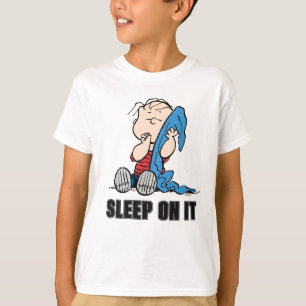 Camiseta Amendoins Linus e seu cobertor