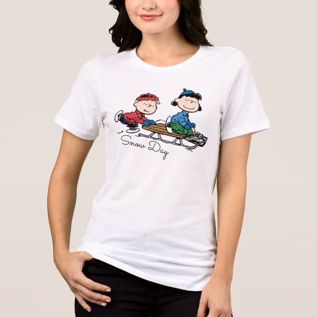 Camiseta Amendoins | Linus & Lucy Sled Riding (Frente)