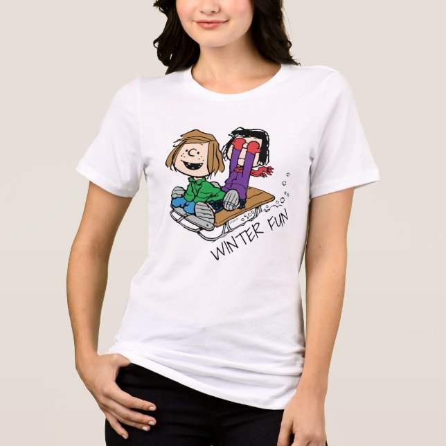 Camiseta Amendoins | Pepperminta Patty & Marcie Sled Riding (Frente)