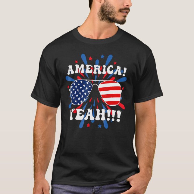 Camiseta America Yeah Flag Sunglasses 4th Of July Fireworks (Frente)