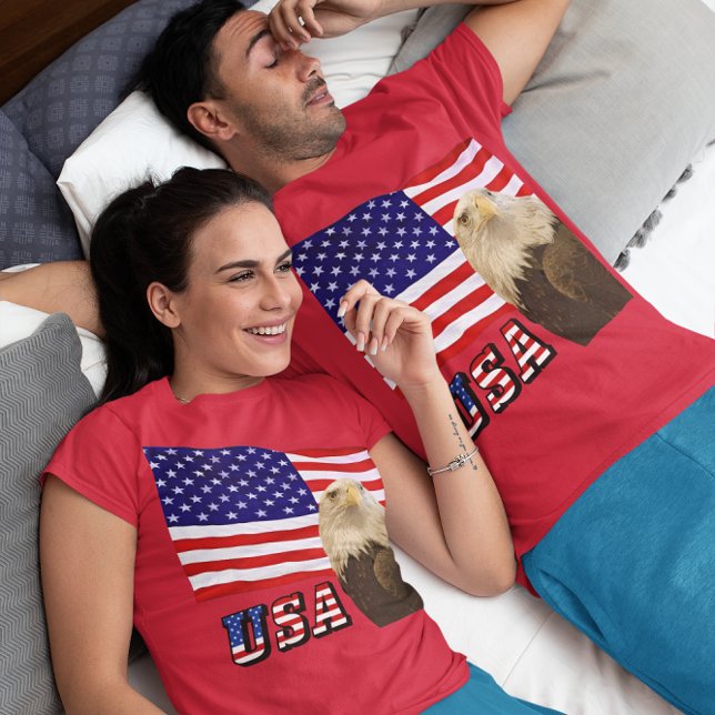 Camiseta American Bald Eagle USA Flag & Font Unisex (American Bald Eagle USA Flag & Font Unisex T-Shirt)