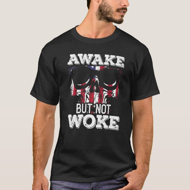 Camiseta American Flag Political Awake But Not Woke   (Frente)