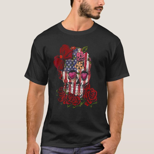 Camiseta American Flag Skull Wear Bow Rose Flowers (Frente)