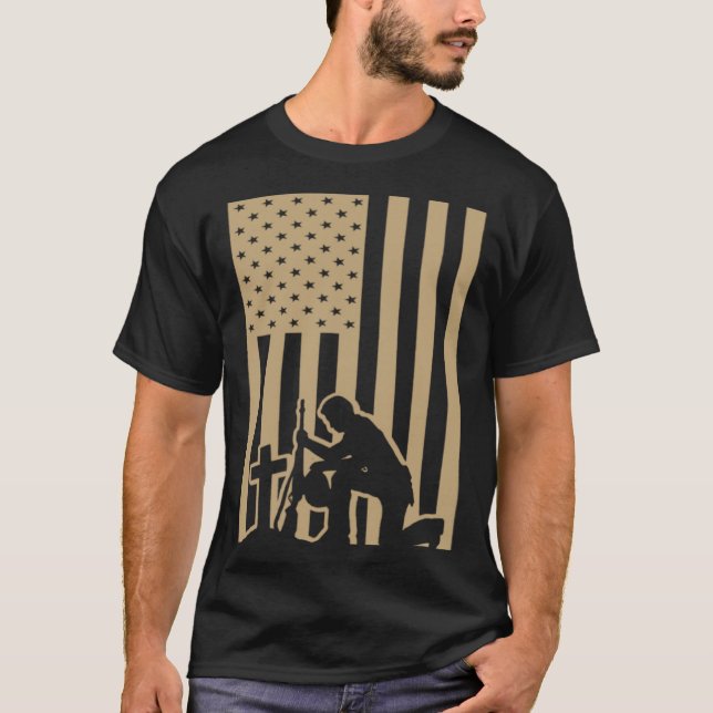 Camiseta American Flag Soldier  Memorial Day Patriotism (Frente)