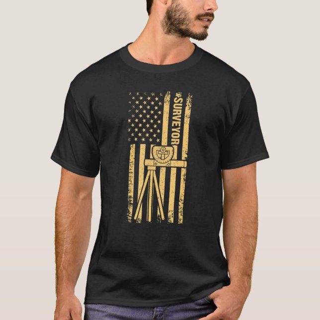 Camiseta American Flag Surveyor Land Examiner - Carro Patri (Frente)
