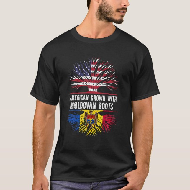 Camiseta Americano Crescido com Raízes Moldovan USA Flag Mo (Frente)