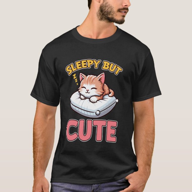 Camiseta Amigável Gatinho Sonolento Enfeite de Almofada (Frente)