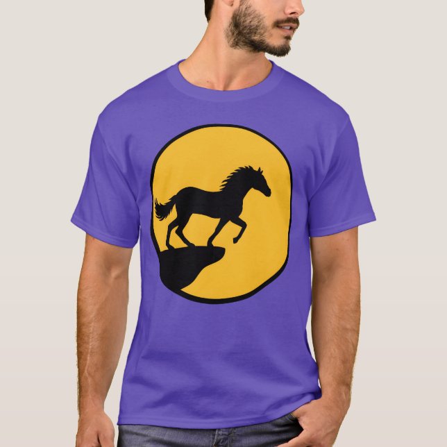 Camiseta Amigos da lua de penhasco de cavalo em pé (Frente)