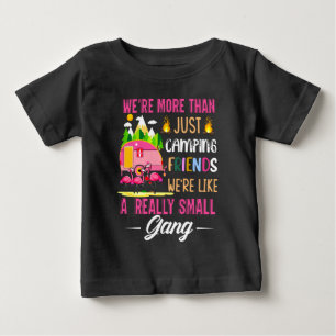 Camiseta Amigos De Acampamento São Como Uma Pequena Gangue