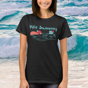 Camiseta Amigos de Natação Selvagem Minimalistas em Chapéus