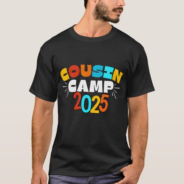Camiseta Amigos do Acampamento de Primos 2025 (Frente)