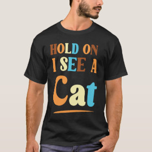 Camiseta Amigos Felinos Esperam Eu Vejo Um Gato Sarcástico