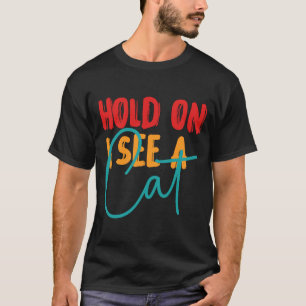 Camiseta Amigos Felinos Esperam Eu Vejo Um Gato Sarcástico