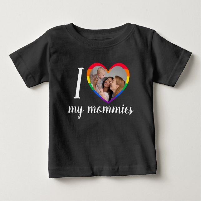 Camiseta Amo minhas mães LGTB cores sinalizam coração (Frente)