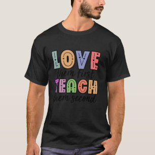 Camiseta Amo-Os Primeiro Ensinar-Lhes Segundo Dia das Mães