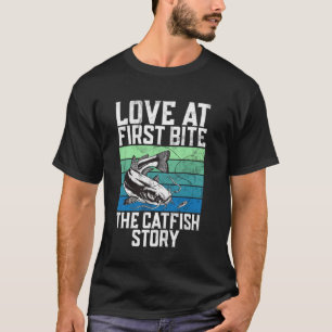 Camiseta Amor à Primeira Mordida O Conto do Bagre