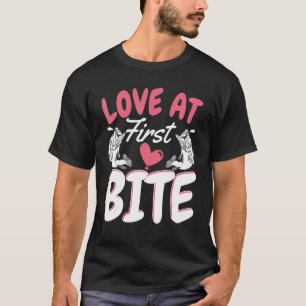 Camiseta Amor ao primeiro bocado Design para pescadores