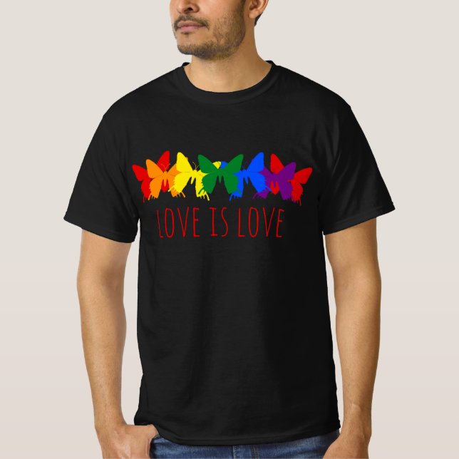 Camiseta Amor É Amor Borboleta Arco-íris Preto (Frente)