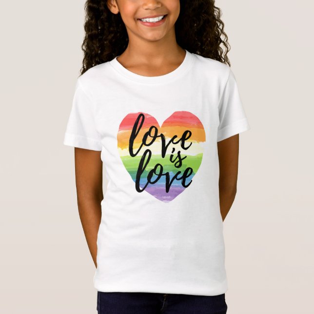 Camiseta Amor é Amor| Coração arco-íris (Frente)