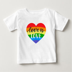 Camiseta Amor é Coração Arco-Íris
