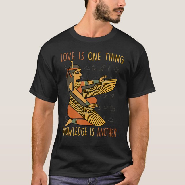 Camiseta Amor Faraó É Uma Coisa, Conhecimento É Outra (Frente)