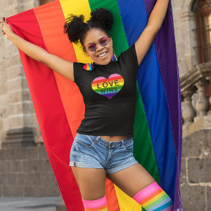 Camiseta Amor ganha Orgulho do Arco-Íris Mês