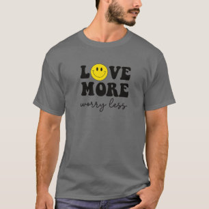 Camiseta Amor Mais Preocupante Menos Smiley face Retro Sorr