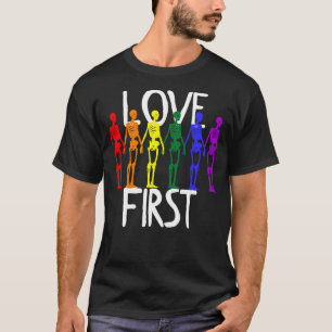 Camiseta AMOR PRIMEIRA Cores Arco-Íris Esqueleto Homo
