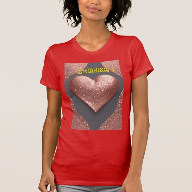 Camiseta "Amor Radiante: Design de Coração Ouro 'Greve' em  (Frente)