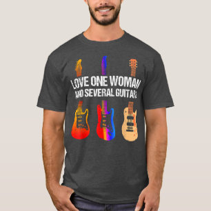 Camiseta Amor Uma Mulher E Vários Guitaristas Musicistas T-