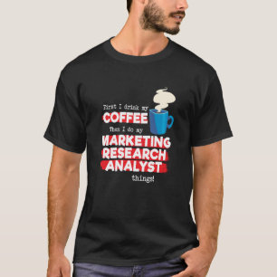 Camiseta Analista de pesquisa de marketing e dizendo café